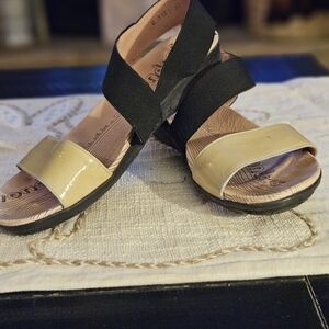 Comfort Stretch Sandals in Black and Cream